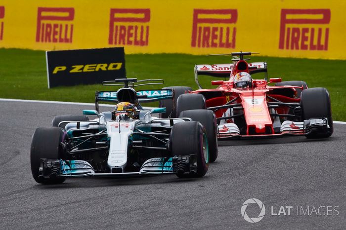 Lewis Hamilton, Mercedes AMG F1 W08, Sebastian Vettel, Ferrari SF70H