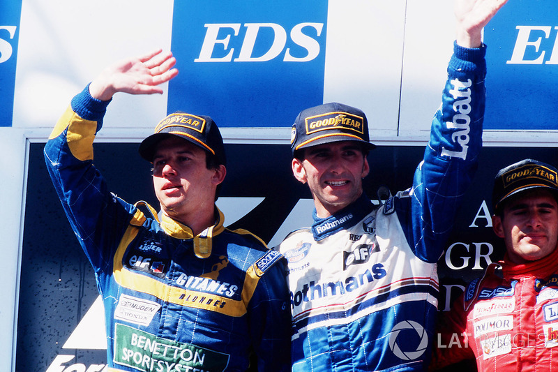 Podium: Racewinnaar Damon Hill, Williams Renault, tweede plaats Olivier Panis, Ligier Mugen-Honda, d