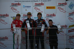 Podio Gara 1: il vincitore Sebastian Whabeh Fernandez, Baithech, il secondo classificato Marcus Armstrong, Prema Powerteam, il terzo classificato Lorenzo Colombo, Bhaitech