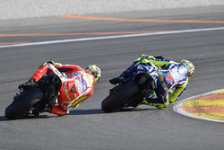 Valentino Rossi, Yamaha Factory Racing, Andrea Iannone, Ducati Team