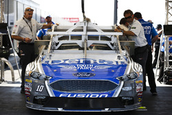 Danica Patrick, Stewart-Haas Racing Ford va por inspección