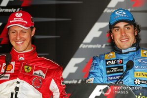 Michael Schumacher, Ferrari y el ganador de la carrera Fernando Alonso, Renault en la conferencia de prensa posterior a la carrera