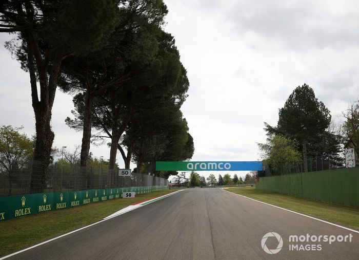 Carteles en el circuito de Imola