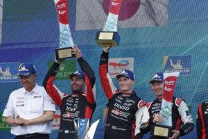 Podio: #7 Toyota Gazoo Racing Toyota GR010 - Hybrid: Mike Conway, Kamui Kobayashi, José María López