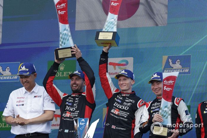 Podio: #7 Toyota Gazoo Racing Toyota GR010 - Hybrid: Mike Conway, Kamui Kobayashi, José María López