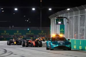 El Coche de Seguridad Carlos Sainz, Ferrari SF-23, Max Verstappen, Red Bull Racing RB19