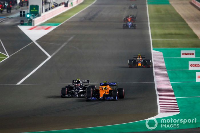 Lando Norris, McLaren MCL35M, lucha con Pierre Gasly, AlphaTauri AT02