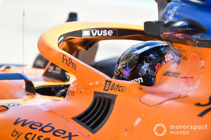 Daniel Ricciardo en el McLaren MCL35M