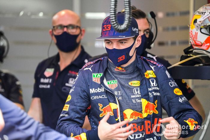 Max Verstappen, Red Bull Racing, en el garaje