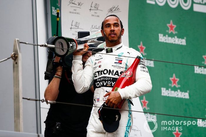 Lewis Hamilton, Mercedes AMG F1, celebra en el podio