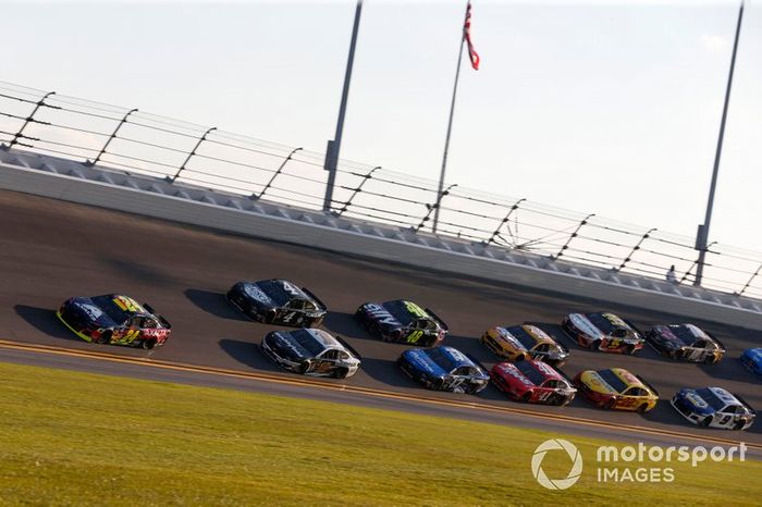 William Byron, Hendrick Motorsports, Chevrolet Camaro Axalta Aric Almirola, Stewart-Haas Racing, Ford Mustang Smithfield Kevin Harvick, Stewart-Haas Racing, Ford Mustang Busch Beer Car2Can