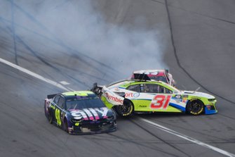 Tyler Reddick, Richard Childress Racing, Chevrolet Camaro Symbicort, Cody Ware, Rick Ware Racing, Chevrolet Camaro Winn Dixie and Jimmie Johnson, Hendrick Motorsports, Chevrolet Camaro Ally wreck