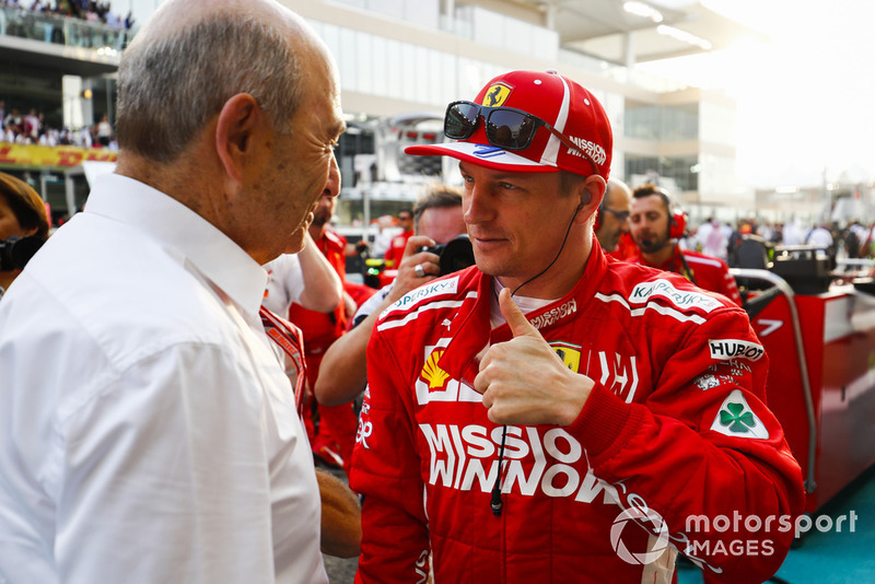 Peter Sauber, président de Sauber, parle à Kimi Raikkonen, Ferrari