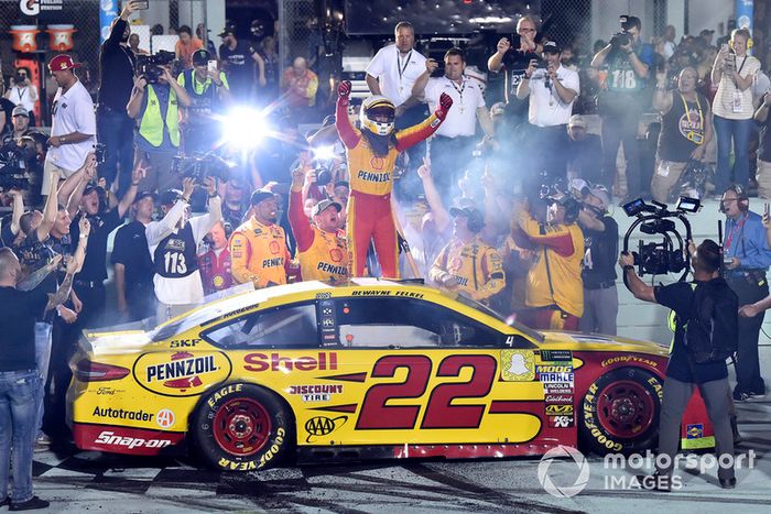 Joey Logano, Team Penske, Ford Fusion Shell Pennzoil 