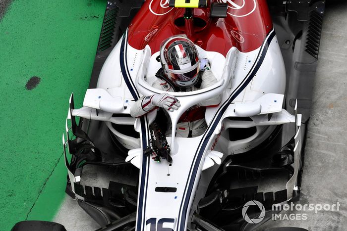 Charles Leclerc, Sauber C37 en Parc Ferme 