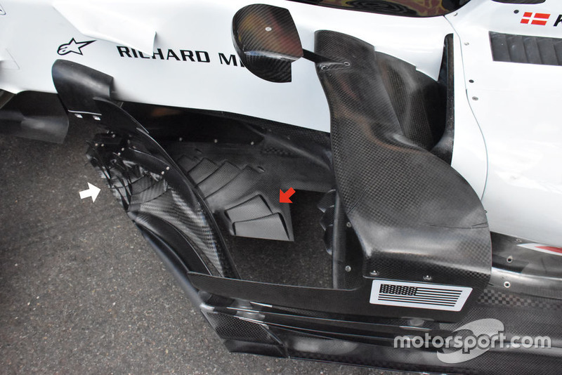 Haas F1 Team VF-18, padlólemez