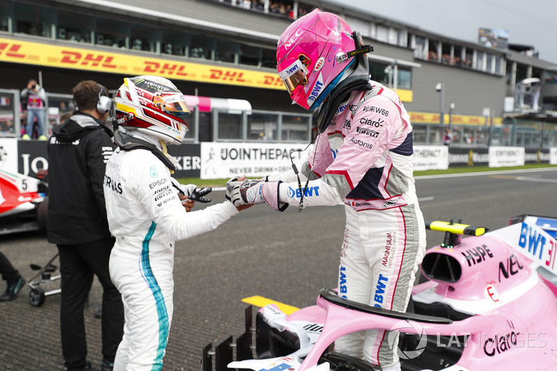 Esteban Ocon, Racing Point Force India, celebrates qualifying in third place with colleagues, with pole McLaren sitter Lewis Hamilton, Mercedes AMG F1