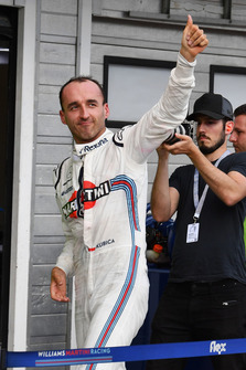 Robert Kubica, Williams, salue le public