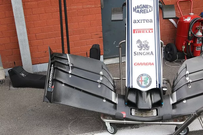 Detalle del alerón delantero Alfa Romeo Racing C38