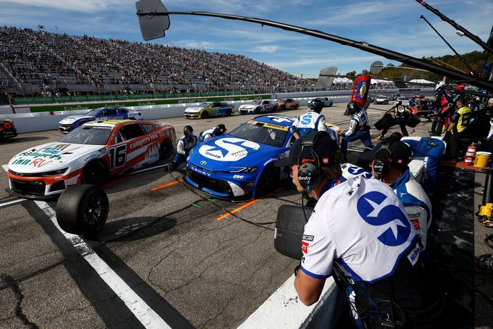 AJ Allmendinger, Kaulig Racing Chevrolet, Tyler Reddick, 23XI Racing Toyota