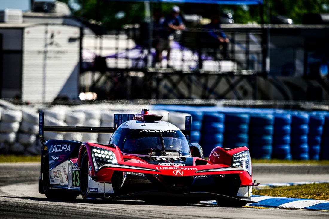 #93 Acura Meyer Shank Racing w/Curb Agajanian Acura ARX-06: Renger Van Der Zande, Nick Yelloly, Alex Palou