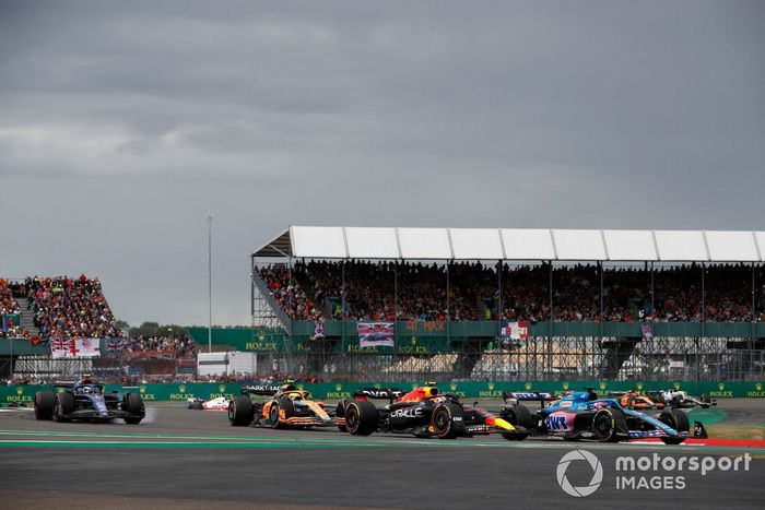 Fernando Alonso, Alpine A522, Sergio Pérez, Red Bull Racing RB18, Lando Norris, McLaren MCL36