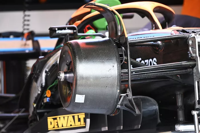 Detalle del tambor de freno del McLaren MCL36 