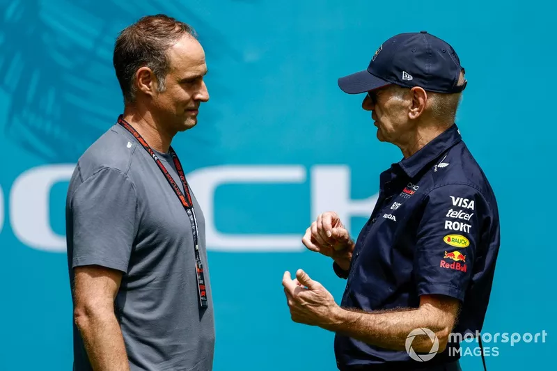 Oliver Mintzlaff, directeur général, Red Bull GmbH, Adrian Newey, directeur de la technologie, Red Bull Racing 