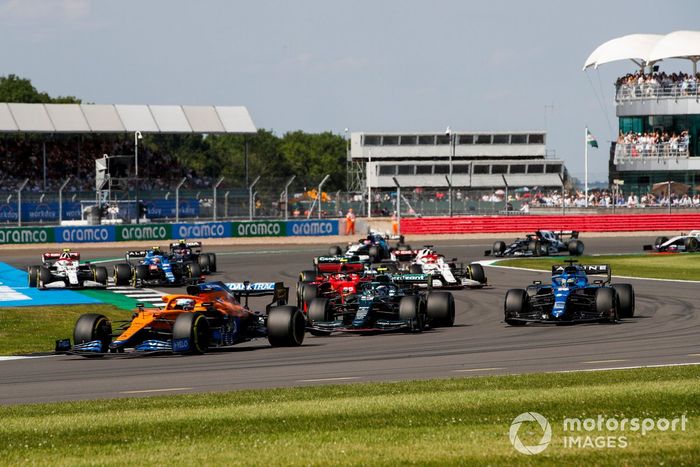 Daniel Ricciardo, McLaren MCL35M, Sebastian Vettel, Aston Martin AMR21, Fernando Alonso, Alpine A521