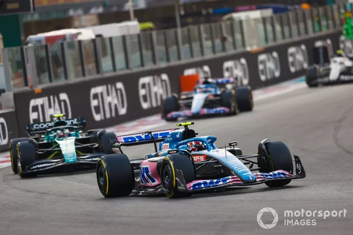 Esteban Ocon, Alpine A522, Sebastian Vettel, Aston Martin AMR22, Fernando Alonso, Alpine A522