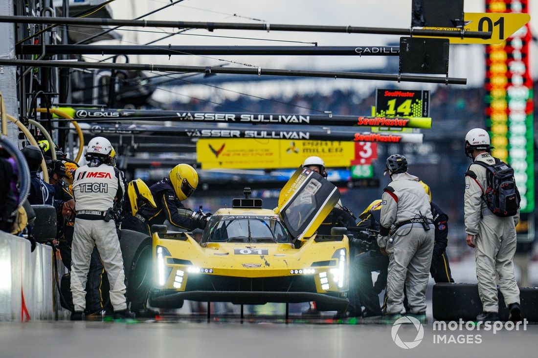 #01 Cadillac Chip Ganassi Racing Cadillac V-Series.R: Renger van der Zande, Sebastien Bourdais