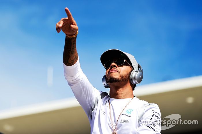 Lewis Hamilton en el desfile de pilotos