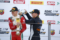 Podium: Mick Schumacher, Prema Powerteam; Joseph Mawson, Van Amersfoort Racing