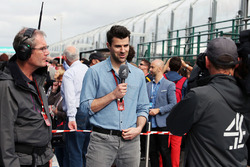 Репортер Channel 4 F1 Стів Джонс
