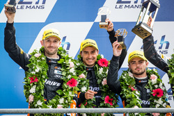 LMP2 podium: peringkat kedua #26 G-Drive Racing Oreca 05 Nissan: Roman Rusinov, Will Stevens, Renテゥ