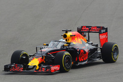 Daniel Ricciardo, Red Bull Racing RB12 running the Aero Screen