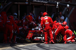 Sebastian Vettel, Ferrari SF16-H makes a pit stop