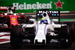 Felipe Massa, Williams FW38; Sebastian Vettel, Ferrari SF16-H