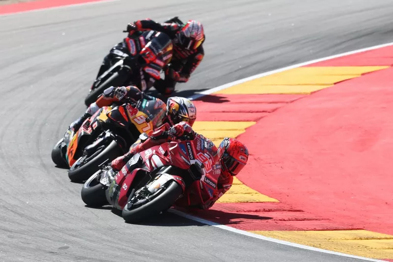 Marc Marquez, Ducati Team, Pedro Acosta, Red Bull KTM Factory Racing, Marco Bezzecchi, Aprilia Racing