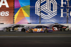 Aric Almirola, Stewart-Haas Racing Ford Fusion, Denny Hamlin, Joe Gibbs Racing Toyota, and Austin Di