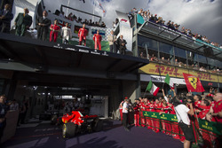 Lewis Hamilton, Mercedes-AMG F1, Sebastian Vettel, Ferrari et Kimi Raikkonen, Ferrari, sur le podium