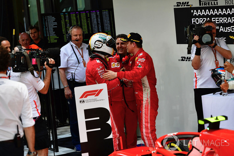 Sebastian Vettel, Ferrari et Kimi Raikkonen, Ferrari dans le Parc Fermé