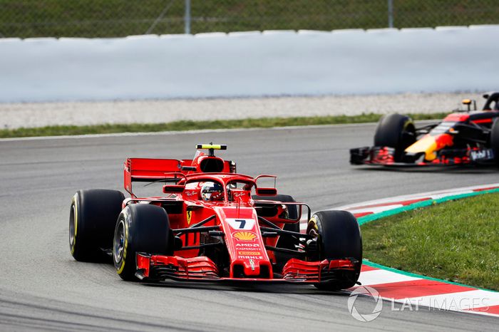 Kimi Raikkonen, Ferrari SF71H, Max Verstappen, Red Bull Racing RB14