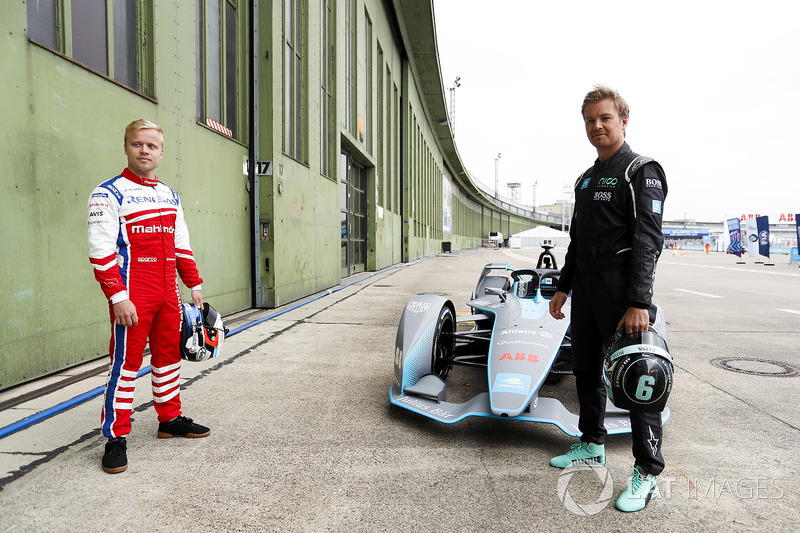 Felix Rosenqvist, Mahindra Racing, bersama Kampiun Formula 1, Nico Rosberg, di depan Sirkuit Templehof