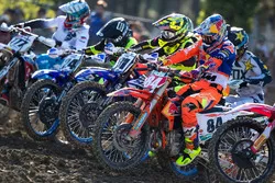 Jeffrey Herlings, KTM MXGP, en de rest bij de start