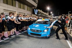 Thed Björk, Polestar Cyan Racing, Volvo S60 Polestar TC1 nel parco chiuso