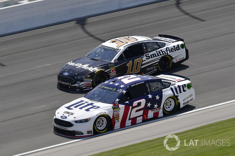 Brad Keselowski, Team Penske, Ford Fusion Stars, Stripes, and Lites, Kurt Busch, Stewart-Haas Racing, Ford Fusion Haas Automation