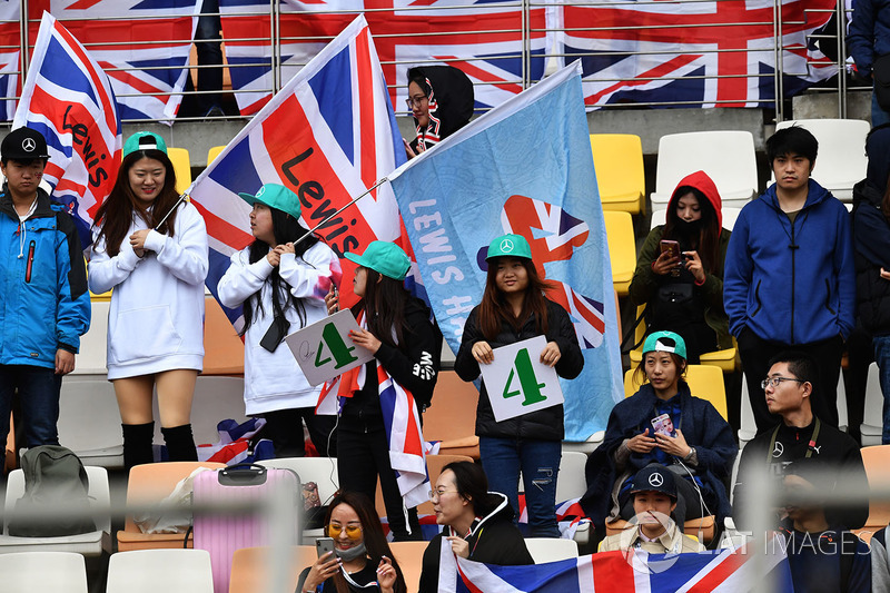 Lewis Hamilton, Mercedes-AMG F1 fans and flags