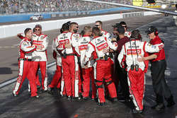 Crew members of race winner Matt Kenseth, Joe Gibbs Racing Toyota