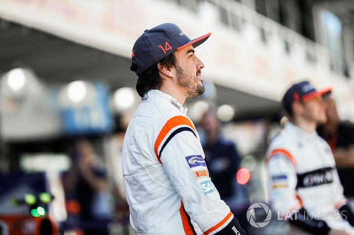 Fernando Alonso y Stoffel Vandoorne, en la foto del equipo McLaren